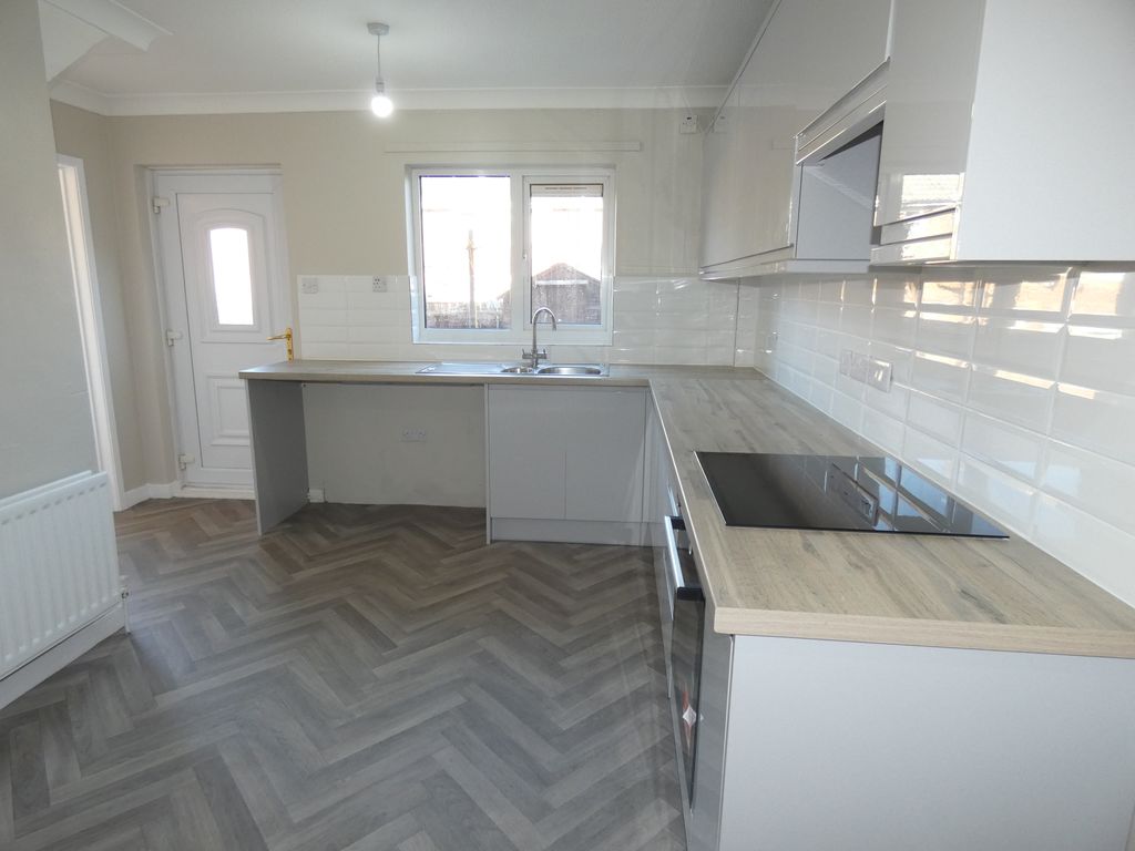 Kitchen/Breakfast- click for photo gallery